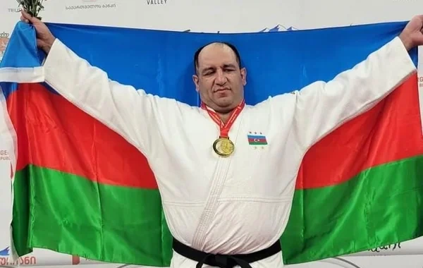 İlham Zəkiyev 10-cu dəfə Avropa çempionu oldu