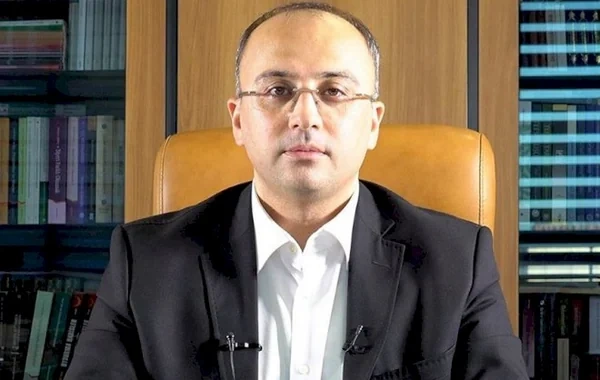Elşad Miri: "Özlərini ətrafdakılara daha dindar göstərmək üçün uşaqlarının başını bağlayırlar"
