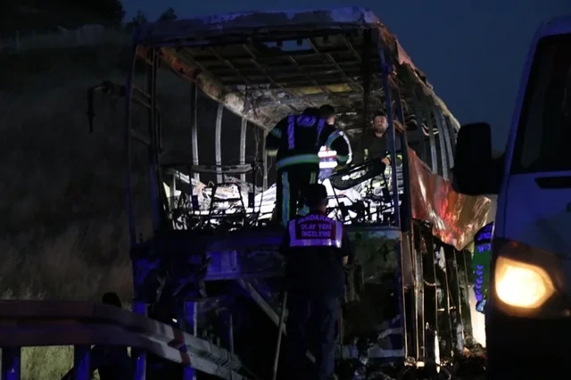 Türkiyədə dəhşətli avtobus qəzası: Həyat yoldaşını xilas etdi, özü isə doqquz aylıq körpəsi ilə can verdi - FOTO - VİDEO