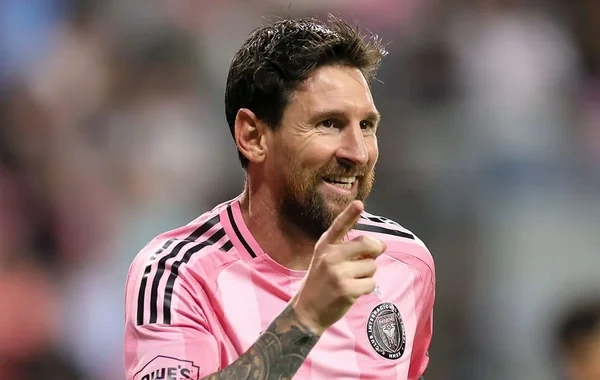 Messi İspaniya kralı ilə şam yeməyinə dəvət aldı