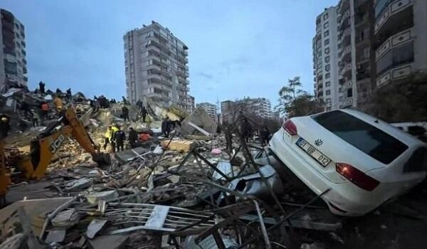 Venesuelada 7,1 bal gücündə zəlzələ: binalar çökdü - Video