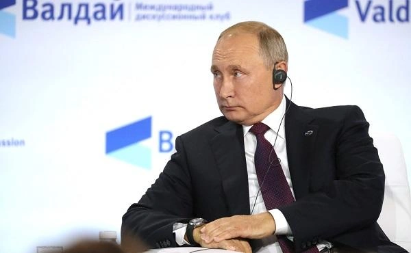 Putin seçilməmiş prezidenti təbrik edib
