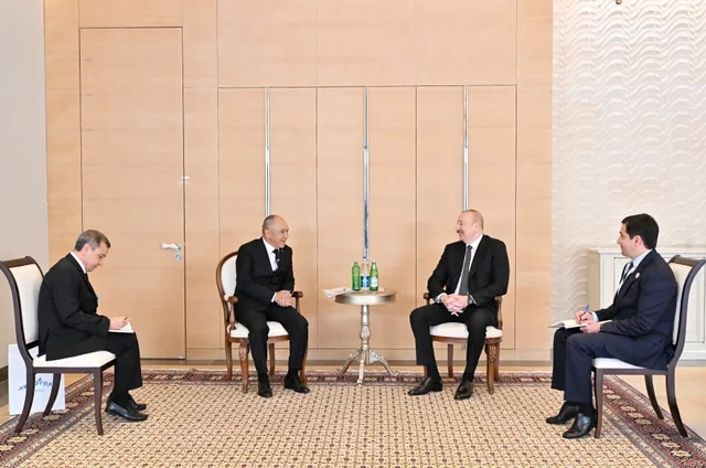 İlham Əliyev Türkmənistanın Arkadağ şəhərinin Tikinti üzrə Dövlət Komitəsinin sədrini qəbul edib - FOTO