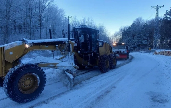 İsmayıllıda "Prado" buzlu yolda aşdı