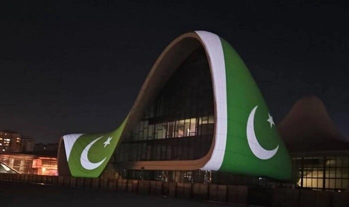 Heydər Əliyev Mərkəzi Pakistan bayrağına büründü