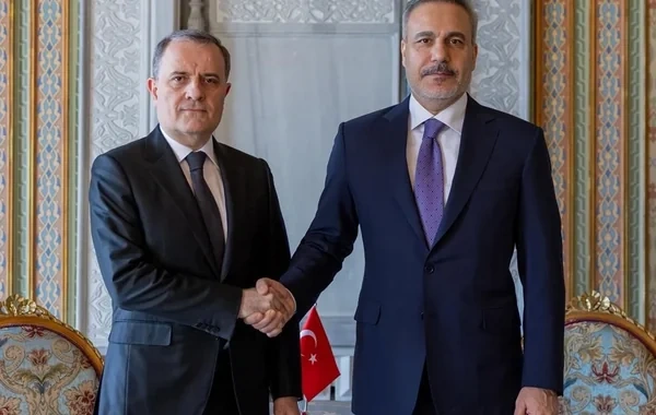 Ceyhun Bayramov İstanbulda Hakan Fidanla görüşdü