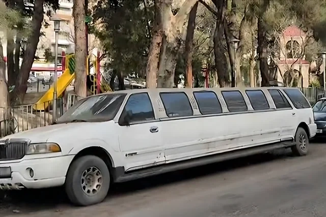 Bakıda limuzinlər üçün parklanma problemi: Ödəniş necə hesablanmalıdır?