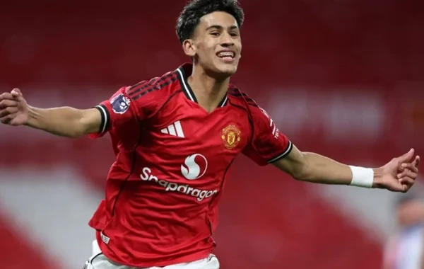 15 yaşlı futbolçu "Mançester Yunayted"in tarixinə düşdü