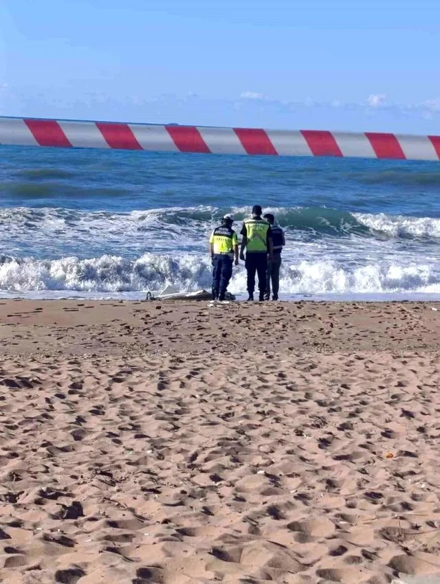 Türkiyədə çimərlikdə pilotsuz uçuş aparatı aşkarlanıb
