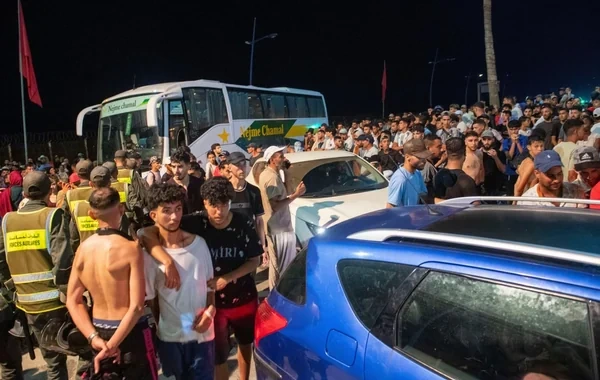 İspaniyada miqrantlarla polis arasında kütləvi toqquşmalar baş verib - VİDEO