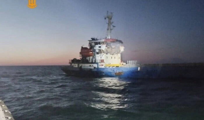 Rusiya ordusu Türkiyəyə məxsus yük gəmisini vurdu - Foto