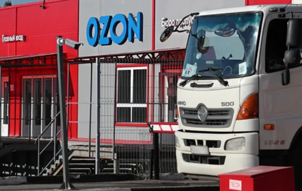 Rusiyada "Ozon" anbarı dron hücumuna məruz qalıb: Yüzlərlə insan təxliyə olunub - VİDEO