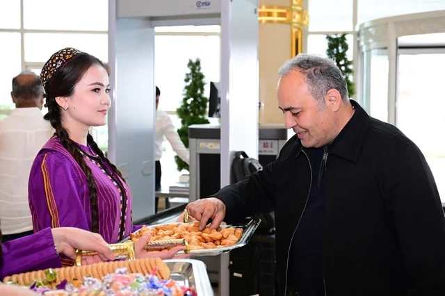 Aşqabad Azərbaycan mədəniyyətini qarşılayır - FOTO