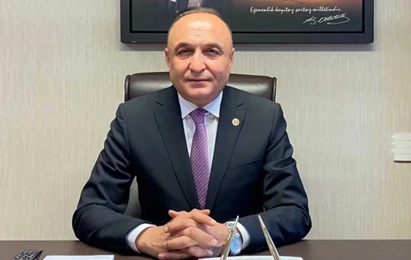 Türkiyədə deputata BIÇAQLI HÜCUM: Ağır yaralandı - VİDEO