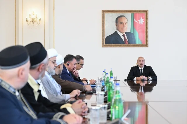 İlham Əliyev Bakıda keçirilən beynəlxalq konfransların iştirakçılarını qəbul edib - FOTO
