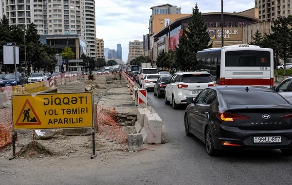 Bakının mərkəzindəki yolda təmir işləri niyə DAYANDIRILIB?