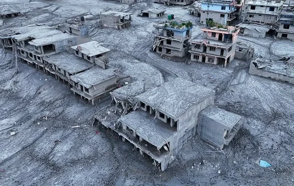 Nepalda uçqun və daşqının fəsadları: 1200-dən çox insan həyatını itirib