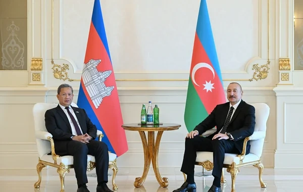 İlham Əliyevin Hun Manet ilə məhdud tərkibdə görüşü olub - Foto