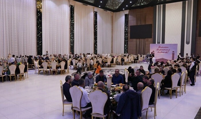 Abşeron rayonunda iftar süfrəsi açıldı - Foto