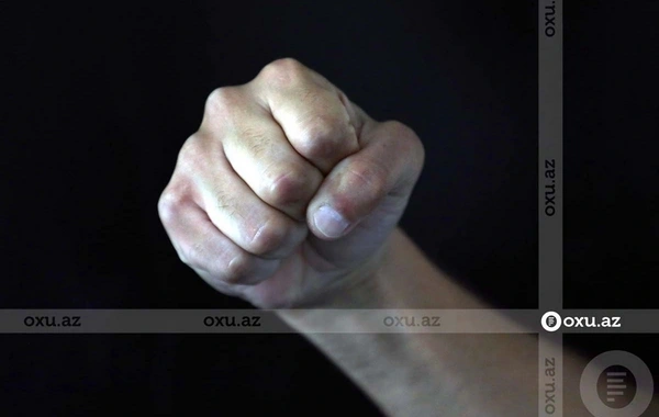 Bakıda kafedə dalaşanları ayırmaq istədi: Həyatından oldu