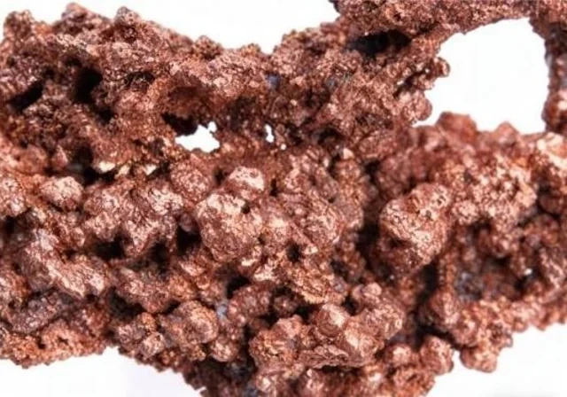 Geosiyasi gərginlik daha bir bazarı çalxaladı: "Qırmızı metal" bahalaşır - FOTO