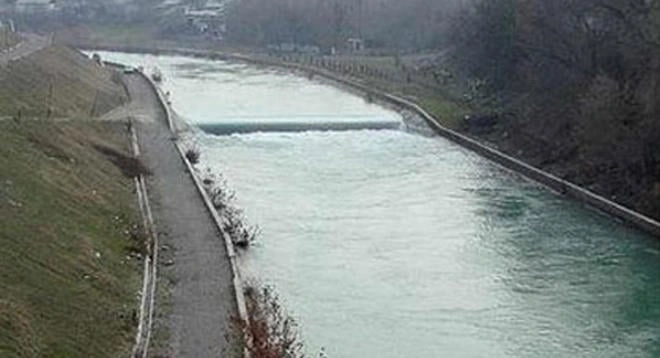 19 yaşlı gənc kanalda batdı