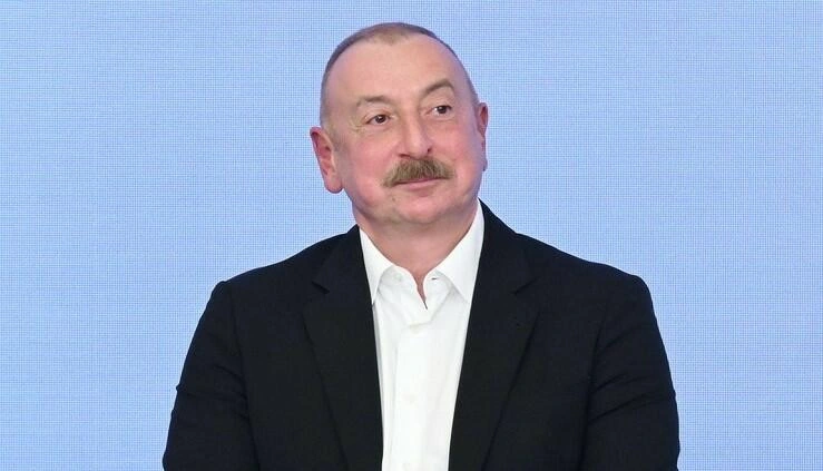 Prezident Daşkənddə Müstəqillik abidəsini ziyarət etdi