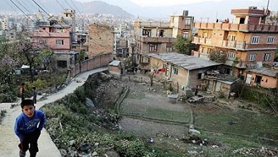 Nepalda daha bir çətinlik: Meyitləri saxlamağa yer yoxdur