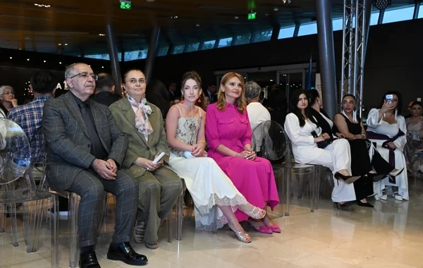 Azərbaycan Milli Xalça Muzeyində "Zamanın naxışları" moda nümayişi təşkil olunub - FOTO