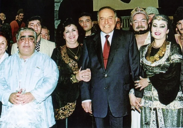 "Heydər Əliyev mədəniyyətlə yaşayan bir şəxsiyyət olub" - Sənət adamları ulu öndər haqqında danışdılar - FOTO