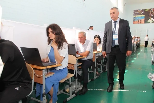 Sertifikasiya imtahanı verən müəllimlərin NƏZƏRİNƏ