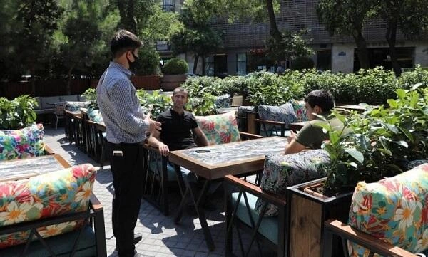 Kütləvi zəhərlənmə olan restoran bu vəzifəli şəxsin imiş
