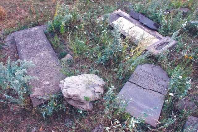 Ermənistanın vandalizm siyasəti: Azərbaycan qəbiristanlıqlarının acı taleyi - FOTO