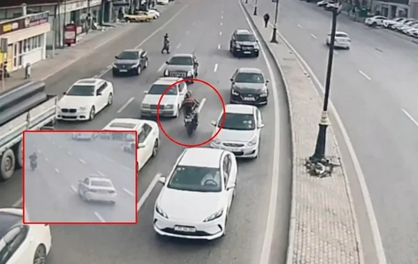 Bakıda motosiklet sürücüsü avtoxuliqanlıq etdi - ANBAAN VİDEO