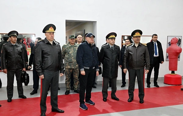 Zakir Həsənov özbəkistanlı generallarla komando hərbi hissəsində olub