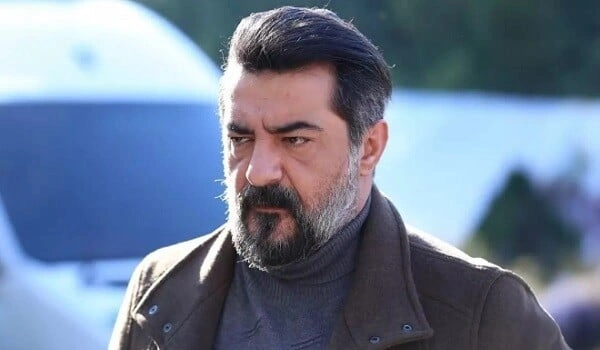 Məşhur türkiyəli aktyor qəzaya düşdü - Video