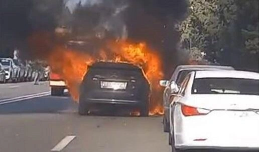 Şamaxı - İsmayıllı yolunda “Audi” yandı - Video