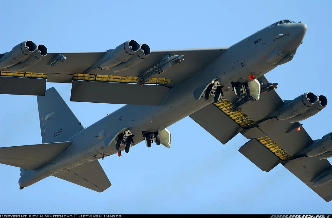 ABŞ "B-52"lə havaya qalxdı: Trampın qoyduğu vaxt bitir