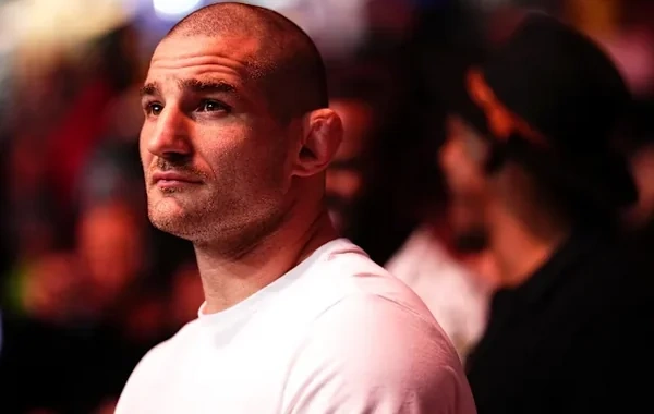 UFC çempionu suda batan kişini xilas etdi - VİDEO