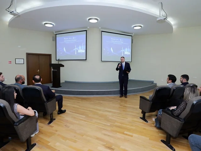 Gənc media nümayəndələri SOCAR-ın yaşıl enerji planı ilə tanış oldular - FOTO
