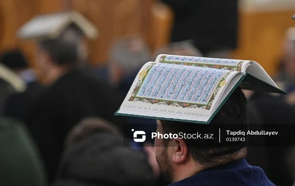 Dualar oxundu, namazlar qılındı - İlk Qədr gecəsindən FOTOREPORTAJ