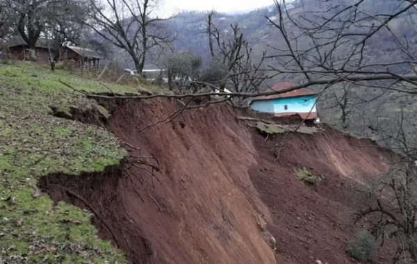 Quba-Xınalıq yolunda sürüşmə olub, hərəkət dayanıb
