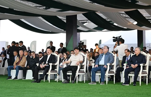İlham Əliyev Qırğızıstan, Özbəkistan və Tacikistan prezidentləri ilə birlikdə Çolpon-Ata şəhərində Qolf Klubun açılışında iştirak edib - FOTO - VİDEO