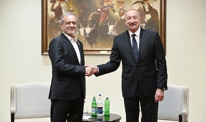 İlham Əliyev Pezeşkianla görüşdü - Foto