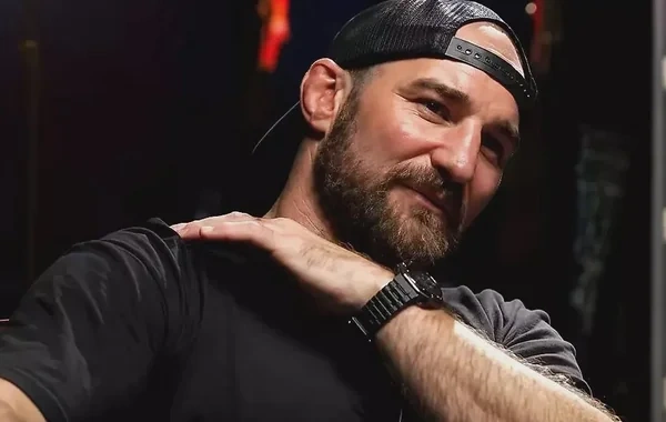 UFC çempionu Şon Striklend qəzaya düşdü