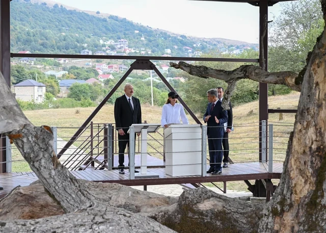 Prezident və birinci xanım Şamaxıda məşhur ziyarətgahda - FOTO