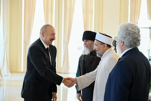 İlham Əliyev Bakıda keçirilən beynəlxalq konfransların iştirakçılarını qəbul edib - FOTO
