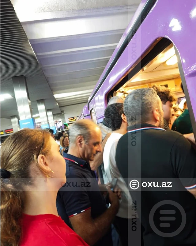 Bakı yollarında Bilik Günü sıxlığı: Metroda, qatarda və yollarda vəziyyət - FOTO - VİDEO