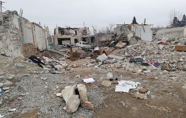 Gəncədəki raket hücumunun dəhşətli izləri: "Bir gecənin içində beş şəhidimiz oldu" - Video