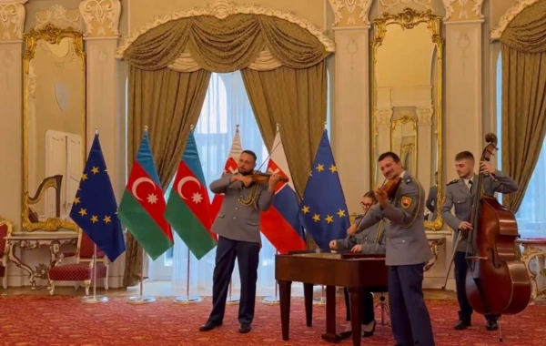 İlham Əliyevlə Robert Fitsonun görüşündə "Qurban olum, Azərbaycan" mahnısı səsləndi